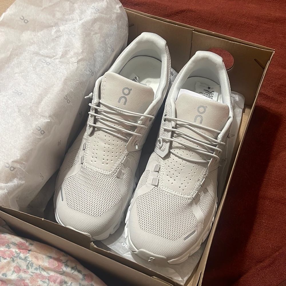 NWT On Cloud 5 Sneakers